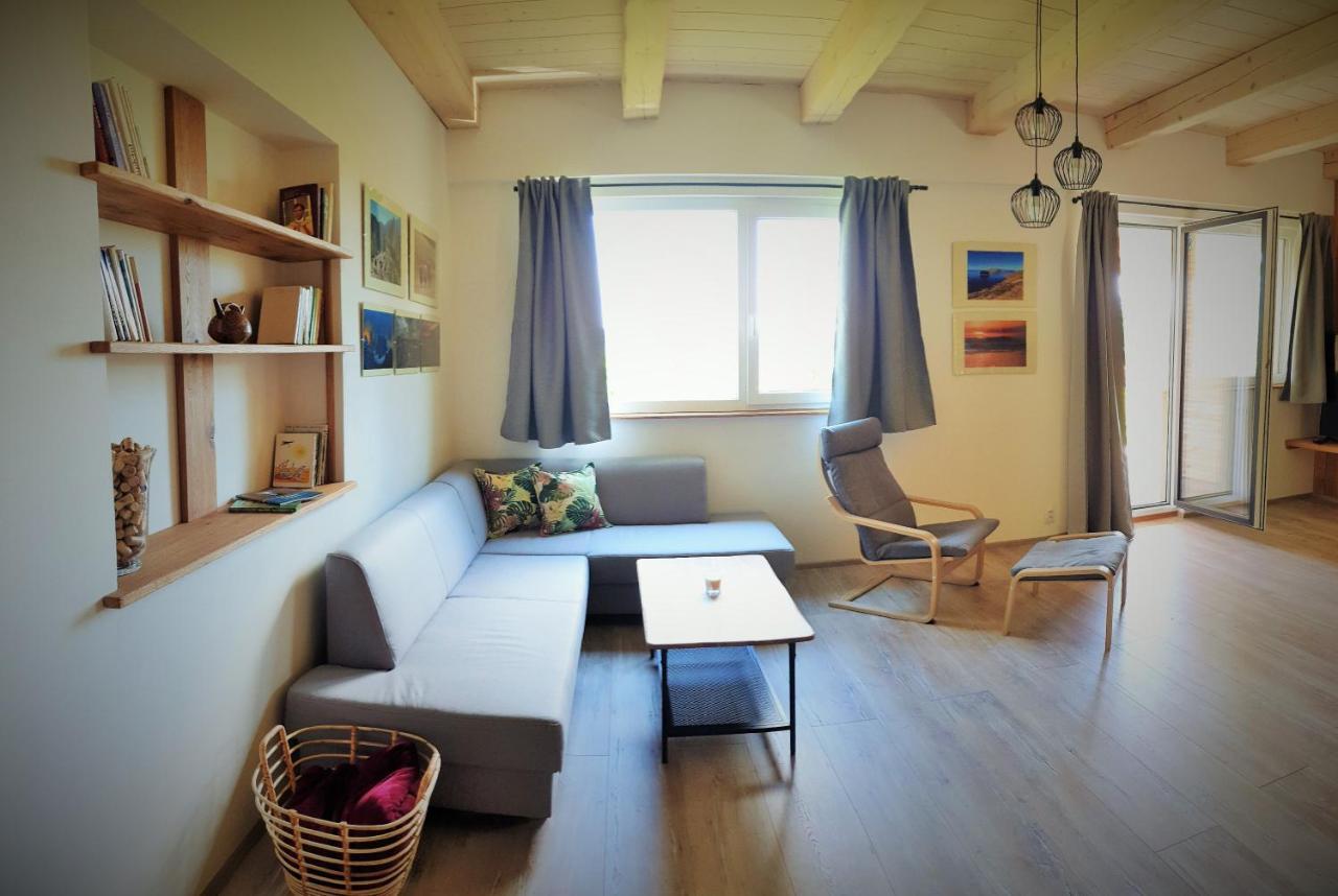 Apartman Nezichov Touzim Екстер'єр фото
