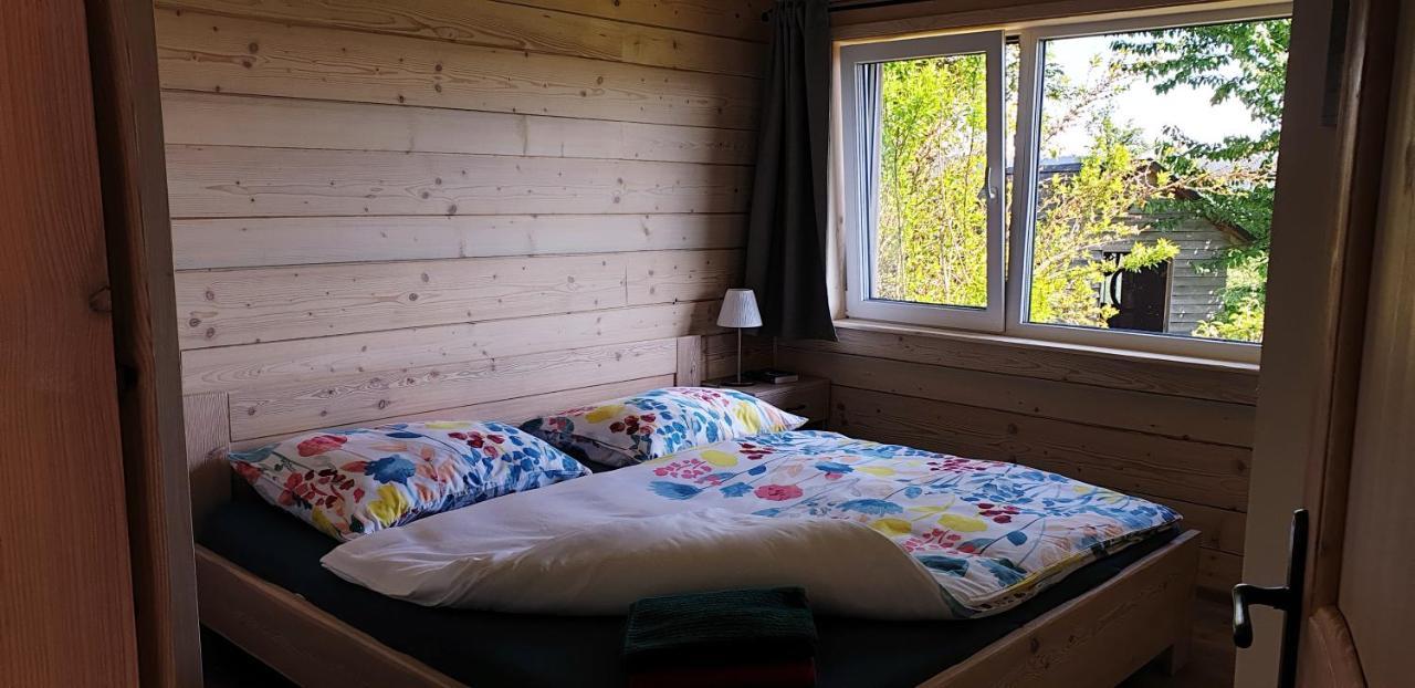 Apartman Nezichov Touzim Екстер'єр фото